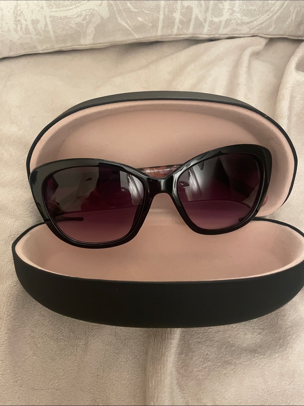 Jones New York Black Sunglasses with Gradient Purple Lenses with Case